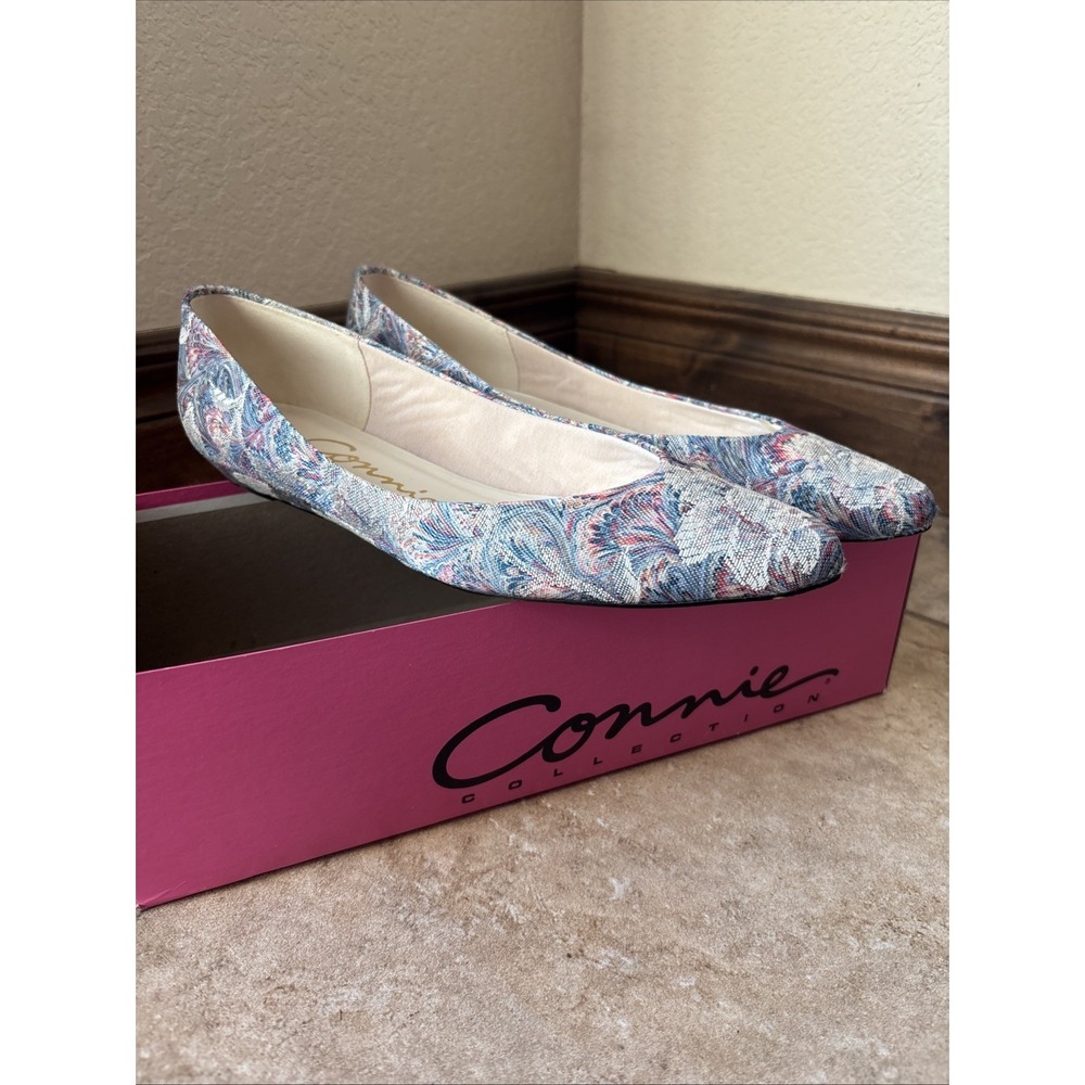 Connie Collection Floral Tapestry Pump Shoe Flats, Size 9 - Picture 2 of 7
